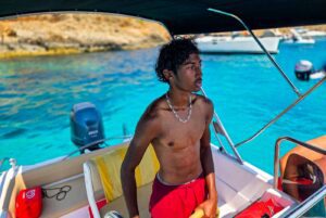 03-Hour Self-Drive Boat Rental